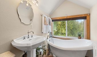 220 Old Maid Rd, Bayview, ID 83803