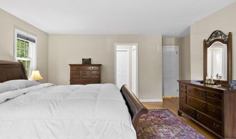 17 Schuyler Hills Rd, Albany, NY 12211