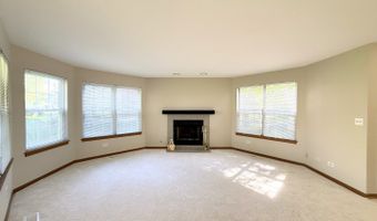1111 Saint Andrews Ct, Algonquin, IL 60102