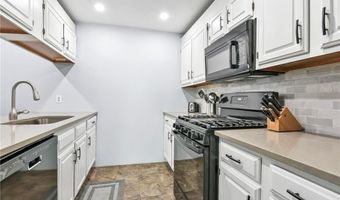 18 Caddy Rock Rd C, North Kingstown, RI 02852