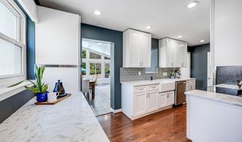 7306 WAYNE Dr, Annandale, VA 22003