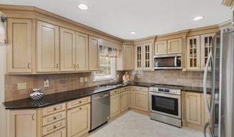570 Forest Hills Pkwy, Bayville, NJ 08721