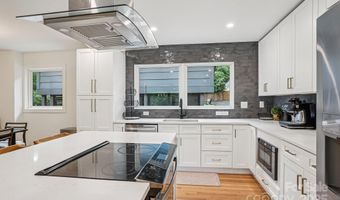 6038 Old Providence Rd, Charlotte, NC 28226