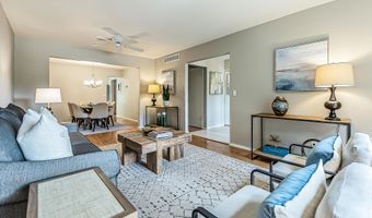 1040 Greenhills Dr, Ann Arbor, MI 48105