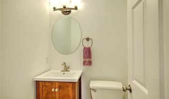 29 Lake Ave, Barrington, RI 02806