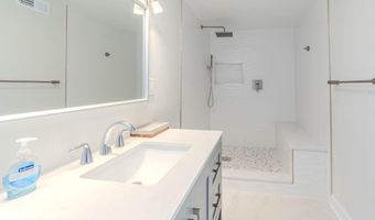 942 N MCKINLEY Rd, Arlington, VA 22205