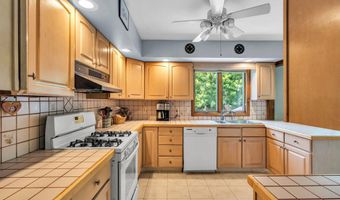 26 Allen Dr, Allentown, NJ 08501