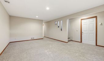 2205 Trenton Rd, Asbury, IA 52002
