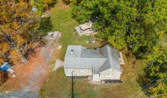 25 Lake Pochung Rd, Alloway, NJ 07461