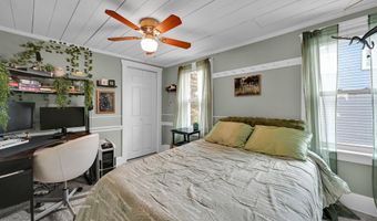 33 S 11TH St, Akron, PA 17501