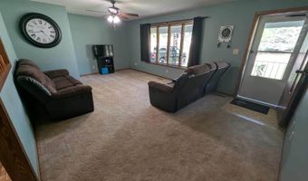 821 Country Club Dr, Akron, IA 51001