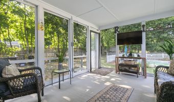 66 Loftus Cir, Bridgeport, CT 06606