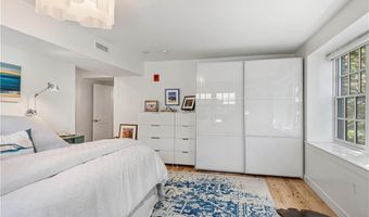 27 High St 2, Newport, RI 02840
