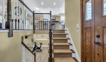 26 Crest Rd, Middletown, NJ 07748
