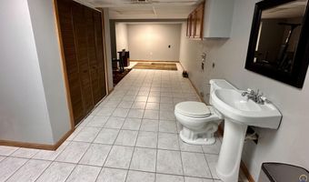 300 Kellogg Ln, Auburn, KS 66402