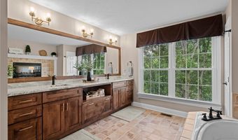 215 Beaumont Trl, Aurora, OH 44202