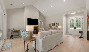 24 Alumni Rd, Beaufort, SC 29907