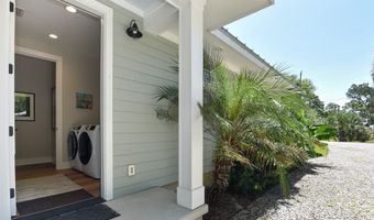 225 Ave D, Apalachicola, FL 32320