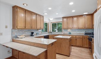 45241 Dillon Dr, Ahwahnee, CA 93601