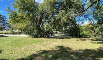 305 1st St, Barling, AR 72923