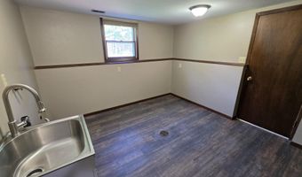 38608 129th St, Aberdeen, SD 57401