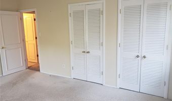 329 Nantucket Dr, Ballwin, MO 63011