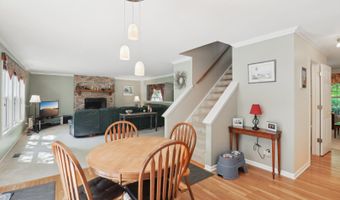 305 BUCKINGHAM Dr, Algonquin, IL 60102