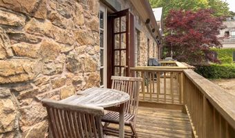 113 Coggeshall Ave, Newport, RI 02840
