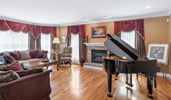 81 Crest Dr, Cranston, RI 02921