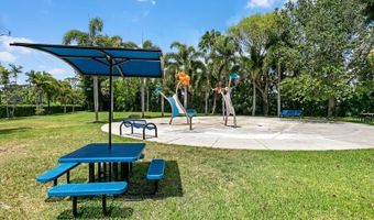 7 Atrium Cir D, Atlantis, FL 33462
