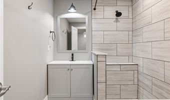 435 Dunwoody Dr, Aurora, OH 44202