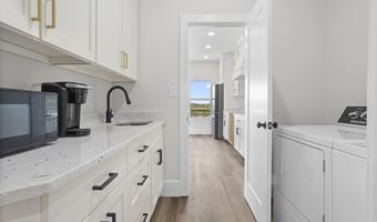 825 Larkspur Ln, Bay St. Louis, MS 39520