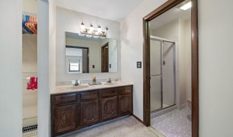 2218 N Williamsburg St, Arlington Heights, IL 60004