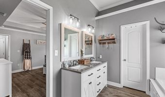 4206 Parkridge Dr, Benton, LA 71006