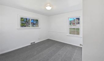 120 Birchwood Dr, Ballwin, MO 63011