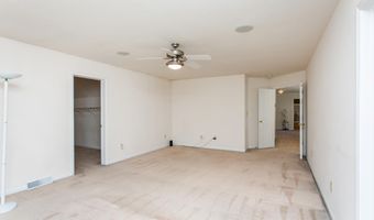 4 Hilander Dr, Albany, NY 12211