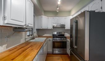 467 Maple Avenue Ave, Barrington, RI 02806