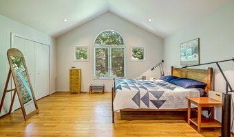 555 Glendale Cir, Ann Arbor, MI 48103