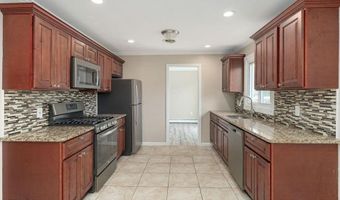 34 Bell St, Bayville, NJ 08721