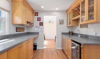 289 Oliphant Ln, Middletown, RI 02842