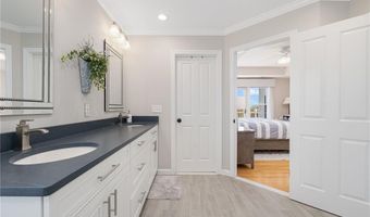 61 Schooner Cove Ln, Narragansett, RI 02882