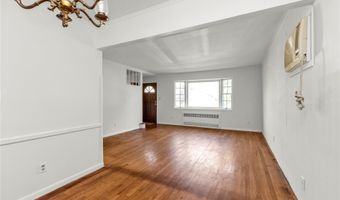 65 Grant Ave, Albertson, NY 11507