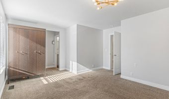 433 W CHASE Ln N, Centerville, UT 84014