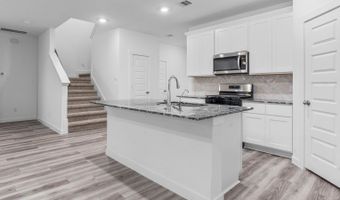 308 Robin St, Angleton, TX 77515