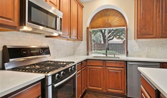 3777 Meadowcreek Cir, Addison, TX 75001