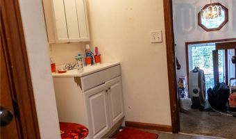 94 Waverly St, Warwick, RI 02889