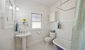 1300 Regent St, Alameda, CA 94501