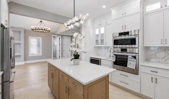 37 Beverly Dr, Albertson, NY 11507