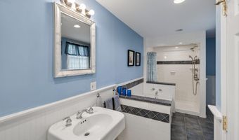 16 Oneida Ave, Atlantic Highlands, NJ 07716