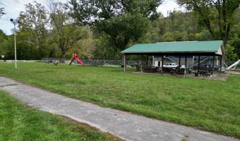 233 River Rd, Beattyville, KY 41311